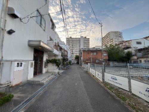 前面道路（2025年11月撮影）