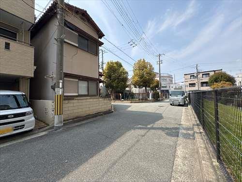 北側前面道路を含む現地写真