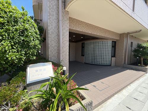 エントランス前