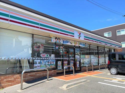セブンイレブン阪急新伊丹駅前店190ｍ