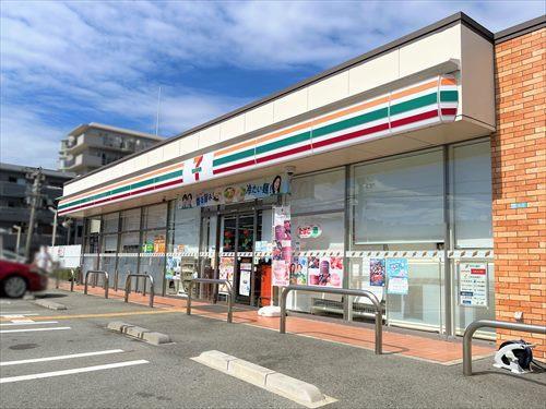 セブンイレブン伊丹南本７丁目店650ｍ