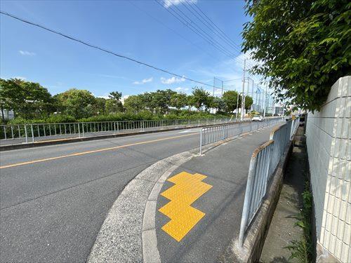 前面道路（北側）