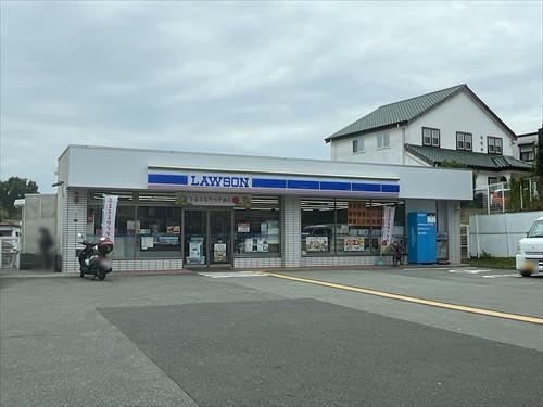 ローソン箕面桜三丁目店　370ｍ