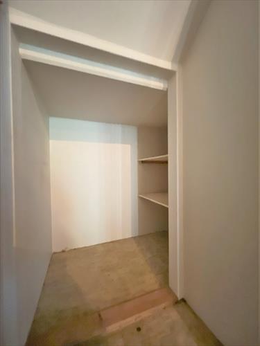 １階　収納（階段下）