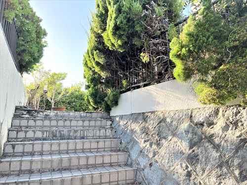 階段（2025年10月撮影）