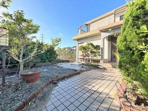 玄関ポーチ（2025年10月撮影）