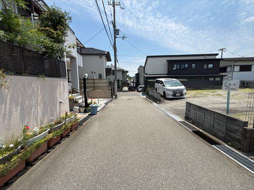 前面道路(北から南) 前面道路(北から南)