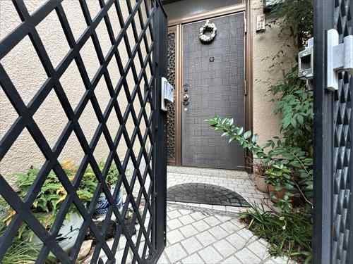 玄関（2025年10月撮影）