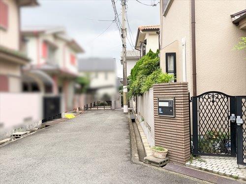 前面道路（2025年10月撮影）