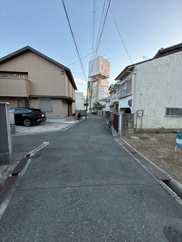 東側前面道路