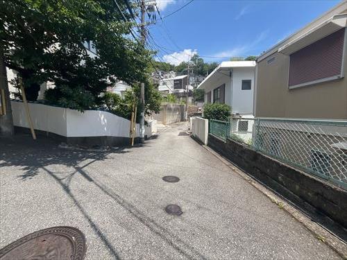 北西側前面道路