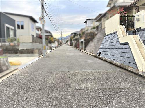 前面道路（2025年11月撮影）