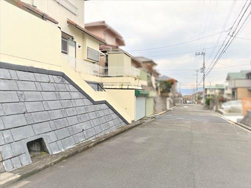 前面道路（2025年11月撮影）