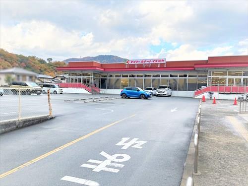 イズミヤ光風台店まで850m