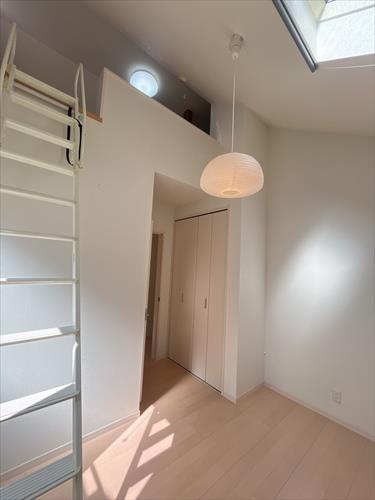 2階洋室4.6帖（南側）