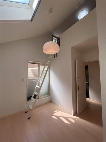 2階洋室4.6帖（南側）