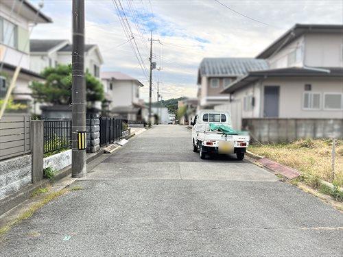 前面道路（2025年10月撮影）
