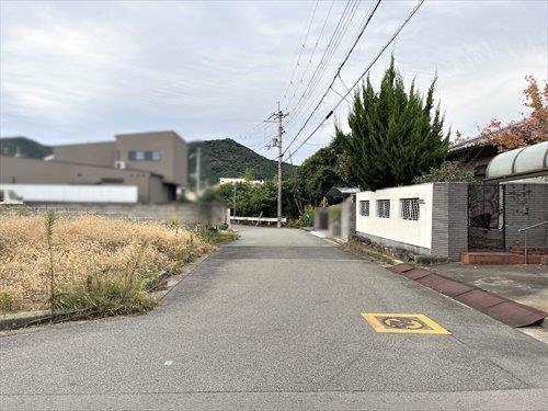 前面道路（2025年10月撮影）