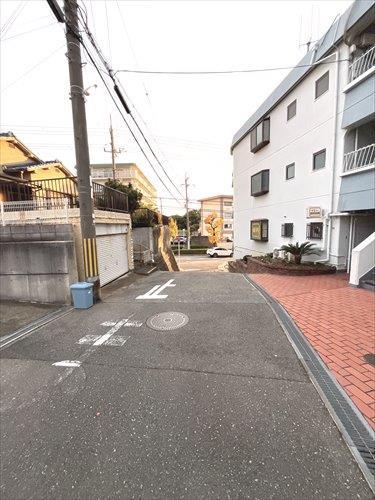 前面道路　西側