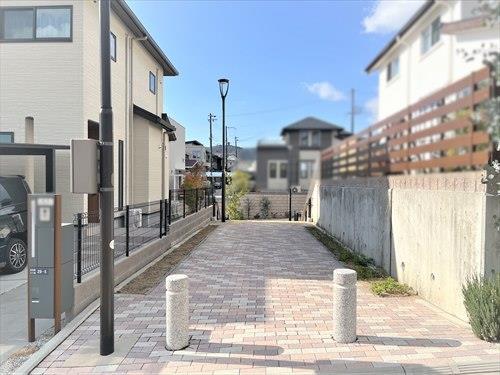 前面道路（2025年11月撮影）