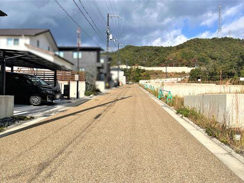 前面道路（2025年11月撮影）