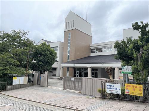 宝塚市立山手台中学校 1130m