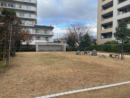 マンション中庭