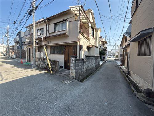 前面道路含む外観写真