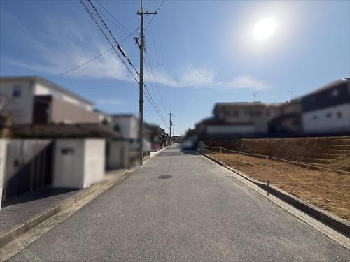 前面道路(南側から北側) 前面道路(南側から北側)
