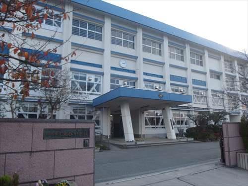 川西市立東谷中学校まで1420m 川西市立東谷中学校まで1420m