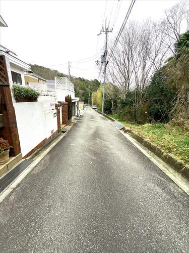 前面道路　西側より