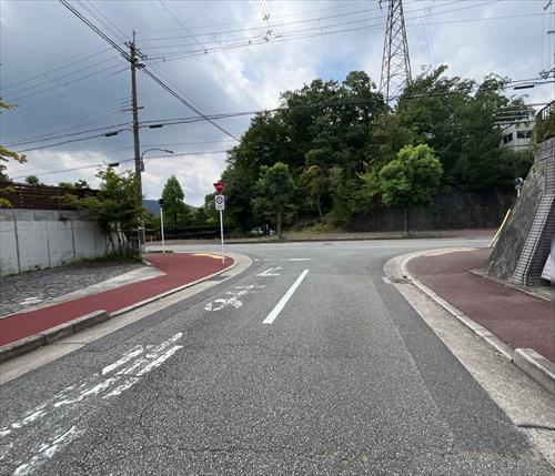 東側前面道路
