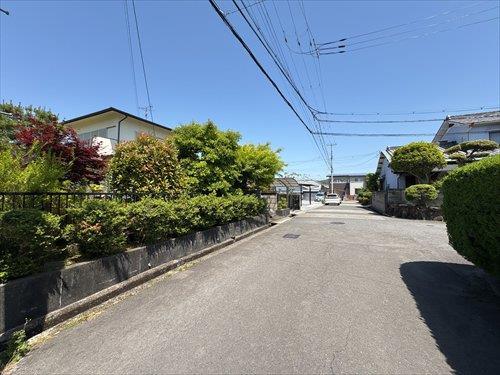 前面道路（南側より）