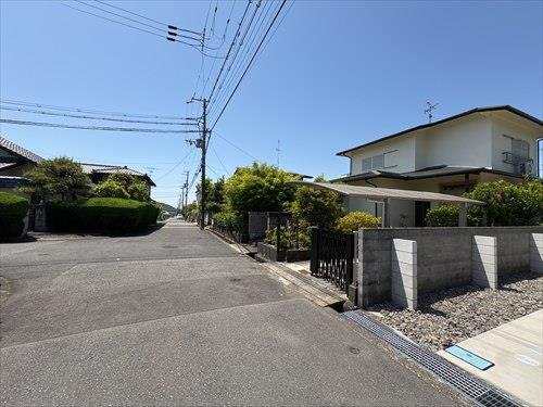 前面道路（北側より）