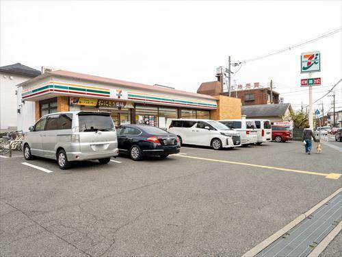 セブンイレブン伊丹南鈴原2丁目店320m