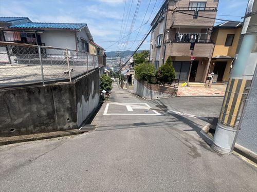 前面道路（北東側）