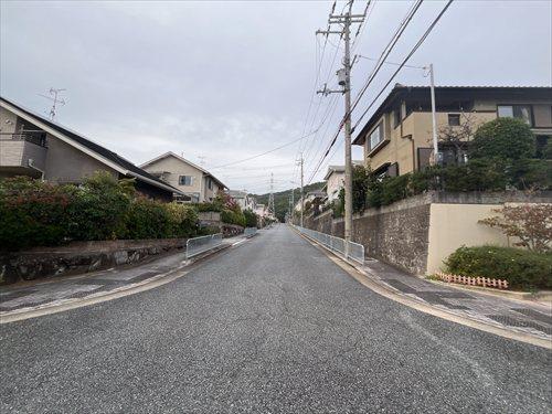 西側前面道路