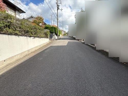 前面道路（西から東）