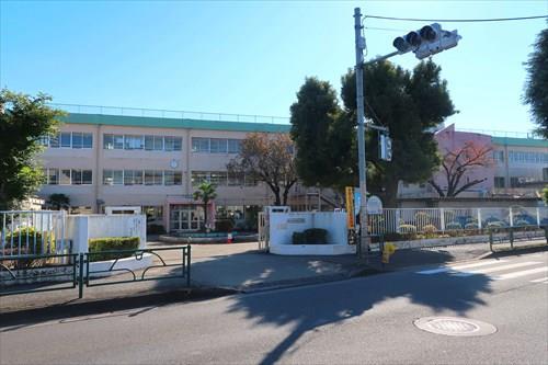 昭島市立拝島第二小学校820m