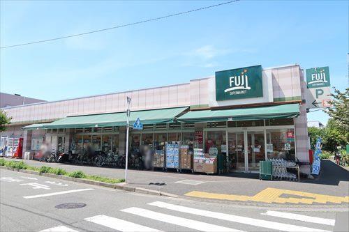 Fuji百草園店1270m