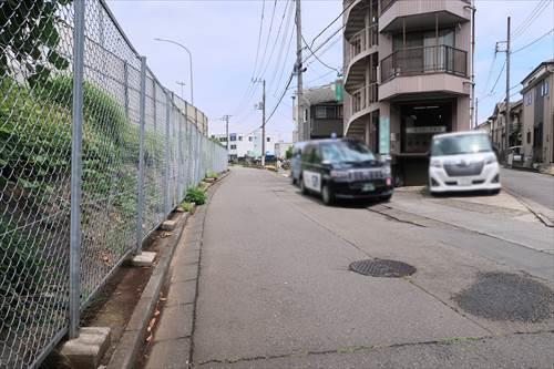 前面道路（北西側）