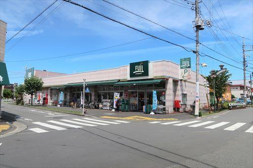 Fuji百草園店850m