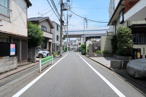 前面道路（南東側）