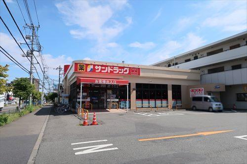 サンドラッグ南平店800m