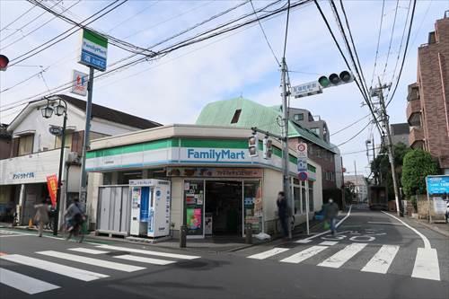 ファミリーマート永福町駅南店700m