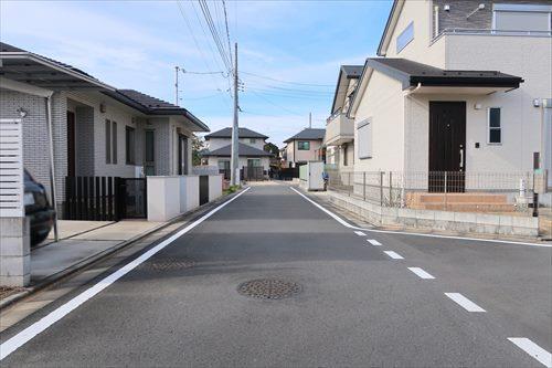 前面道路（南西側）