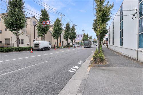 前面道路（北東側）