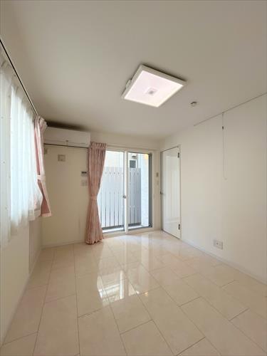 洋室約6.0帖(東側)