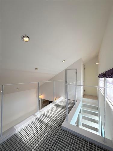 吹抜(グレーチング仕上)