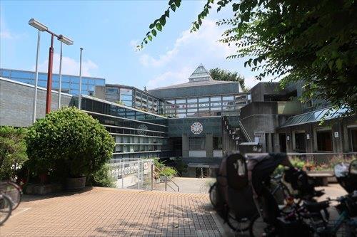 世田谷区立上北沢図書館620m